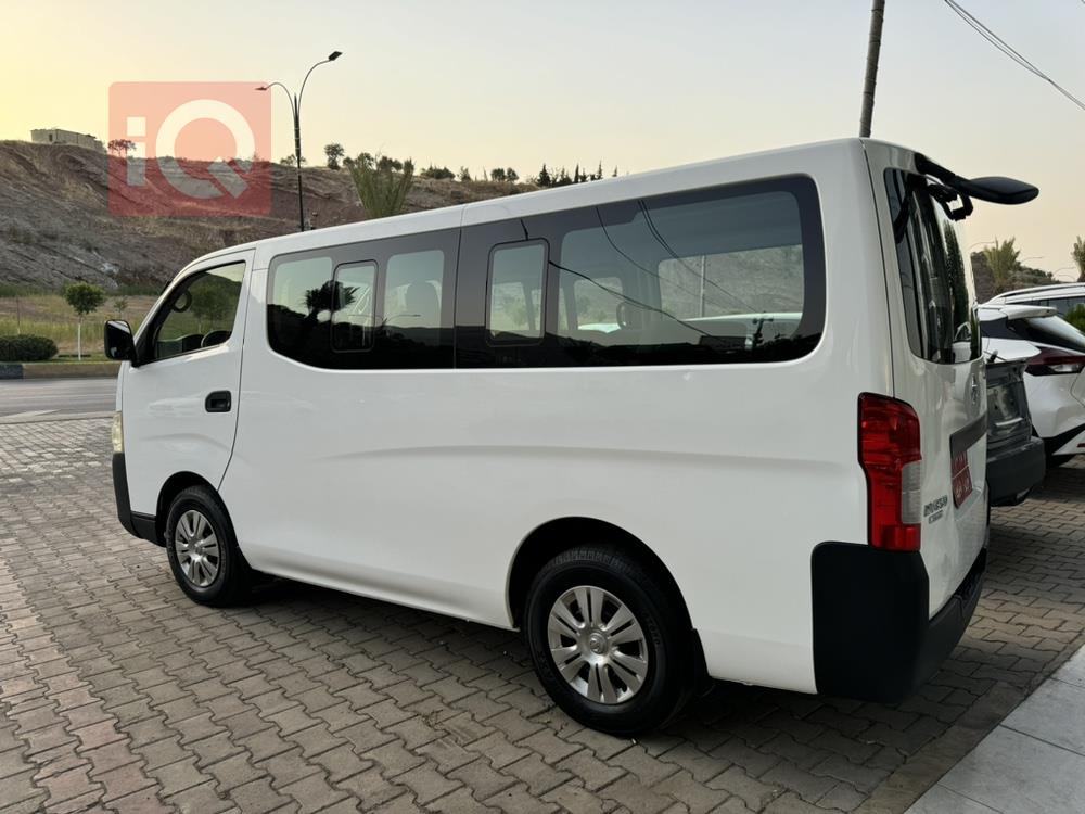 نيسان اورفان